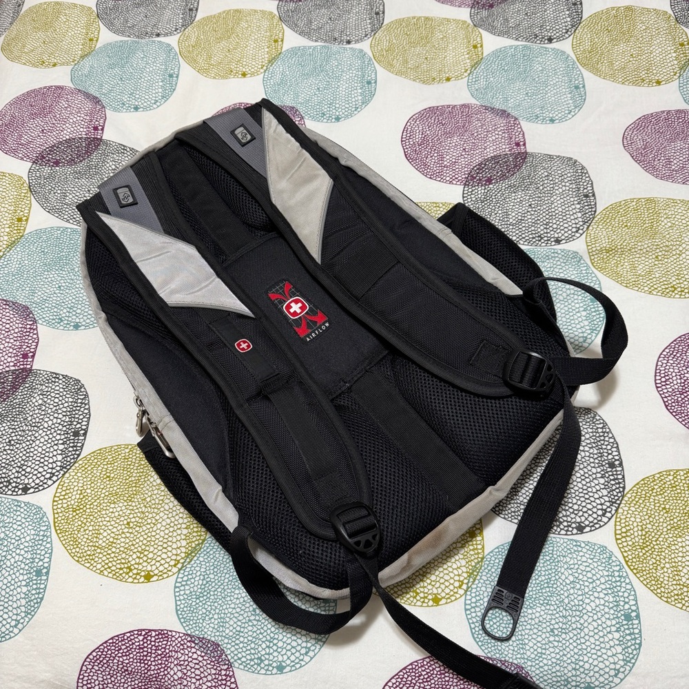 SwissGear Laptop/Tablet Reflective Backpack - Picture 2 of 6